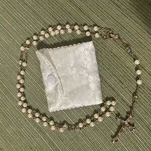 Beautiful Vintage Antique Style Gold Faux Pearl Rosemary Bead Necklace w/Pouch